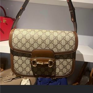 GUCCI
GG Supreme Monogram Horsebit 1955 Shoulder Bag Beige Brown Sugar